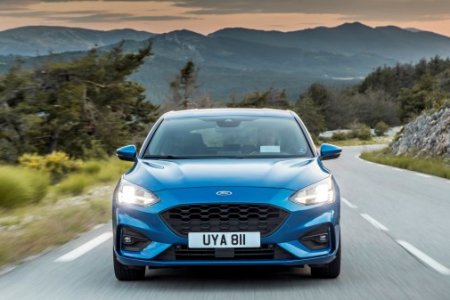 Az új Ford Focus nem csak a táblákat ismeri fel, hanem figyelmeztet is