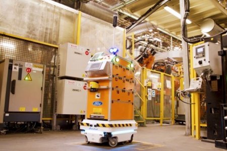 Önvezető robot segíti a Ford dolgozóinak munkáját 