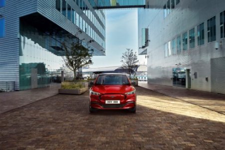 A Ford tovább folytatta a járműipari tevékenységének átalakítását