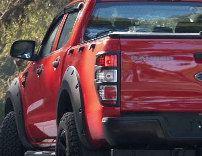 Ford Ranger hátsólámpa borítás