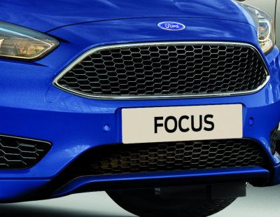 Ford Focus hűtődíszrács felső rész króm keretes
