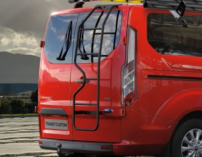 Ford Custom hátsó létra - alacsony tetős