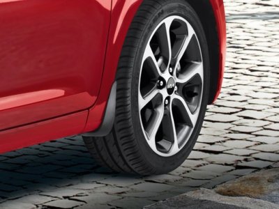 Kia GT-line sárfogógumi, első